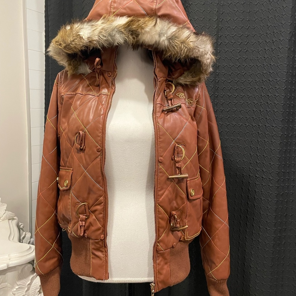 woman’s Jacket - Picture 2 of 8